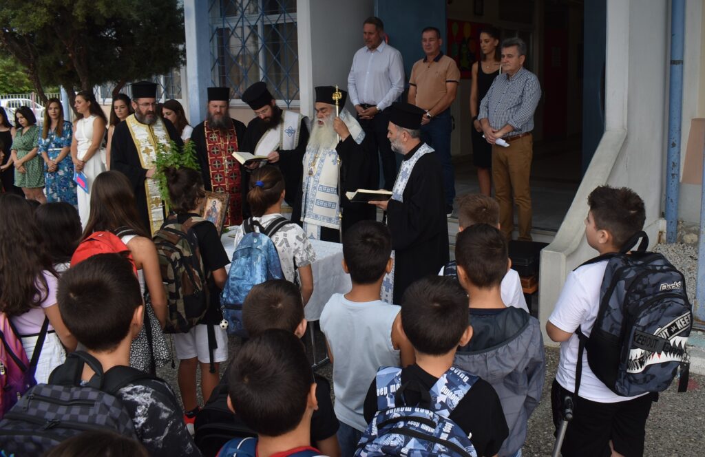 ΑΓΙΑΣΜΟΣ ΚΑΙ ΠΡΩΤΟ ΚΟΥΔΟΥΝΙ ΣΤΟ 2ο ΔΗΜΟΤΙΚΟ ΣΧΟΛΕΙΟ ΑΞΙΟΥΠΟΛΗΣ